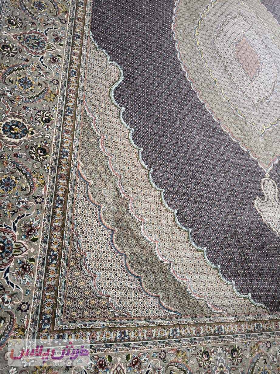 فرش 1000 شانه نقشه ریزماهی زمینه سرمه ای