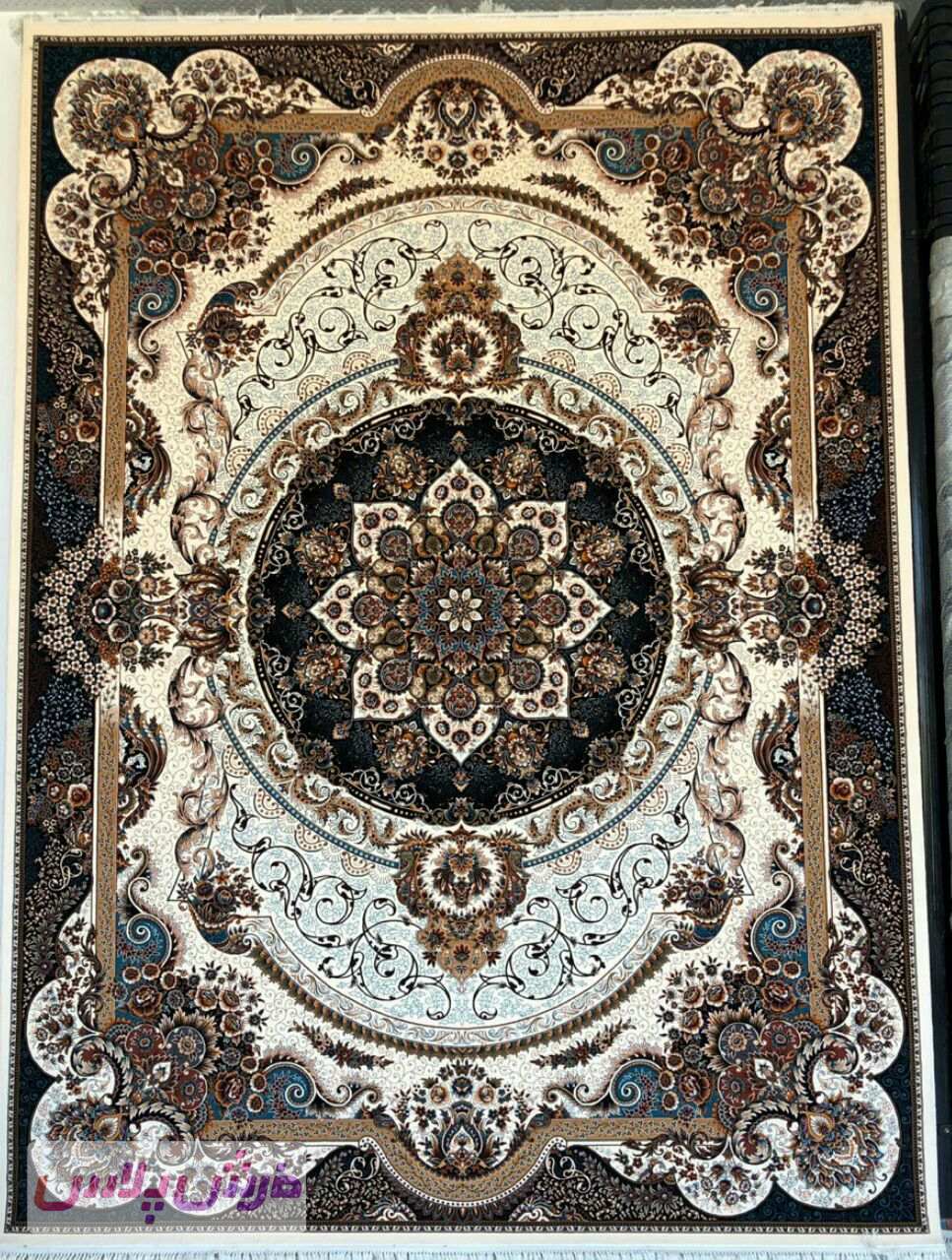 فرش 700 شانه نقشه مانا زمینه کرم