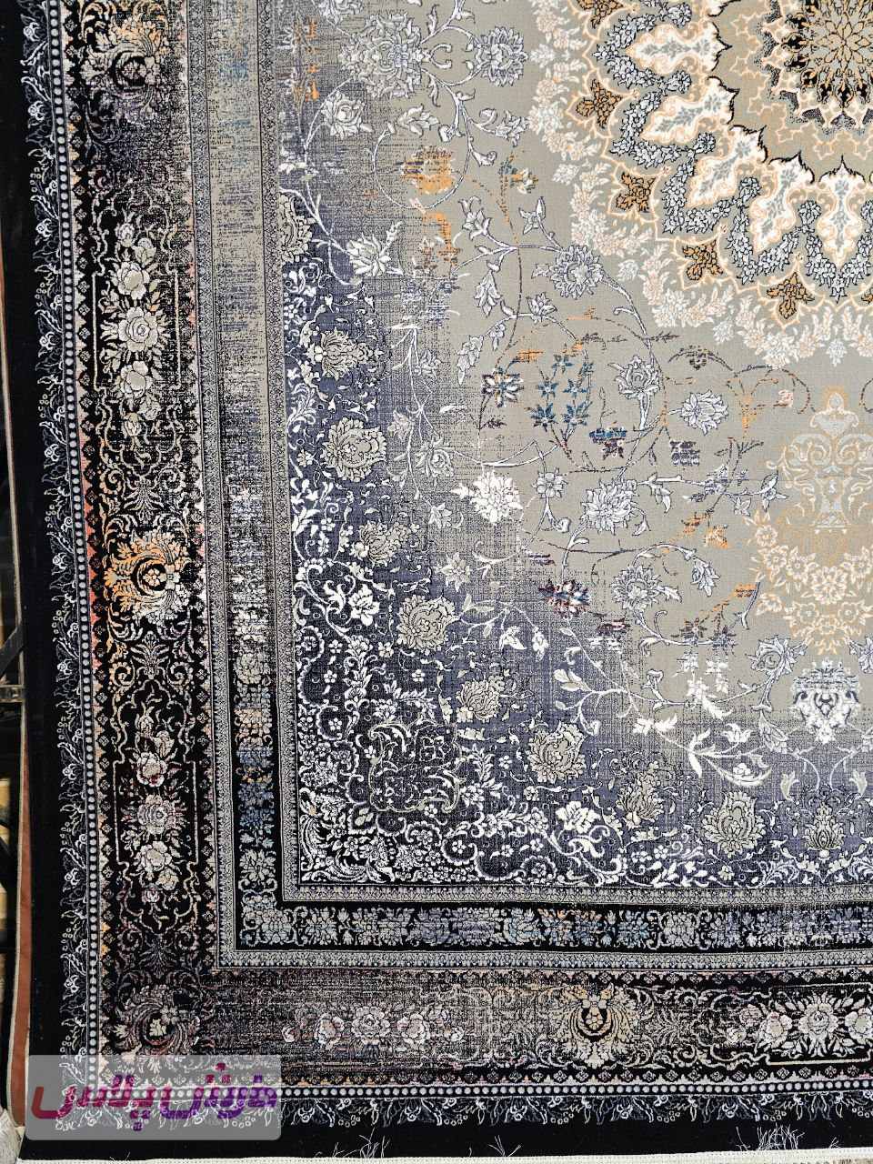 فرش 700 شانه نقشه دریا زمینه سرمه ای – پلی استر