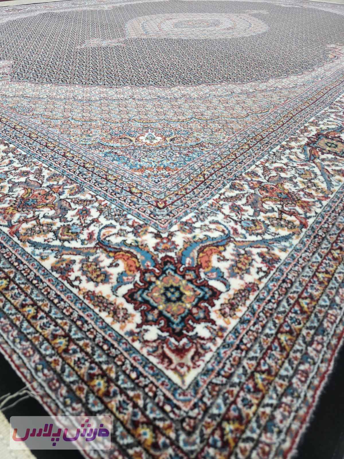 فرش 700 شانه نقشه ماهی سنتی زمینه سرمه ای – پلی استر